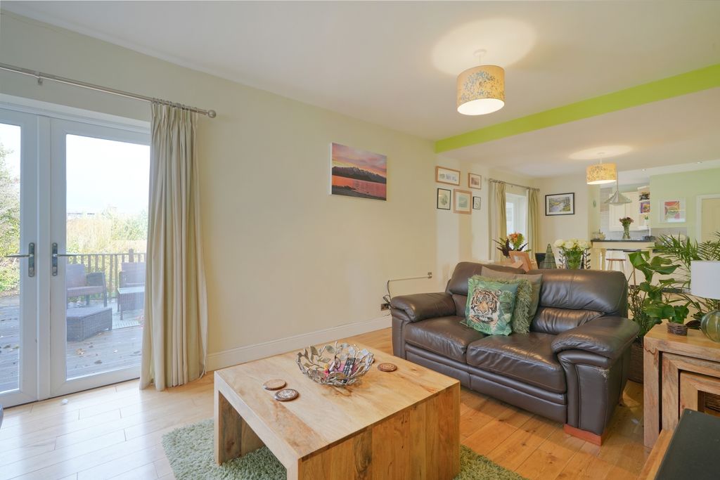 Property photo 3 of 36 Lounge Area