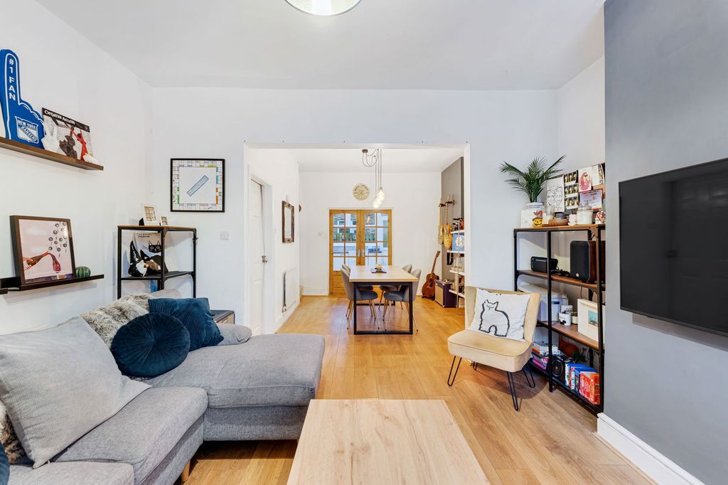 Property photo 2 of 26