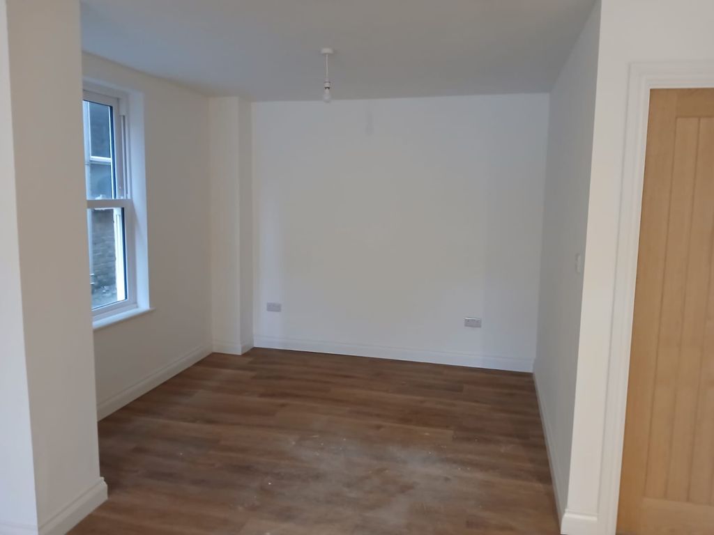 Property photo 3 of 5 Bedroom