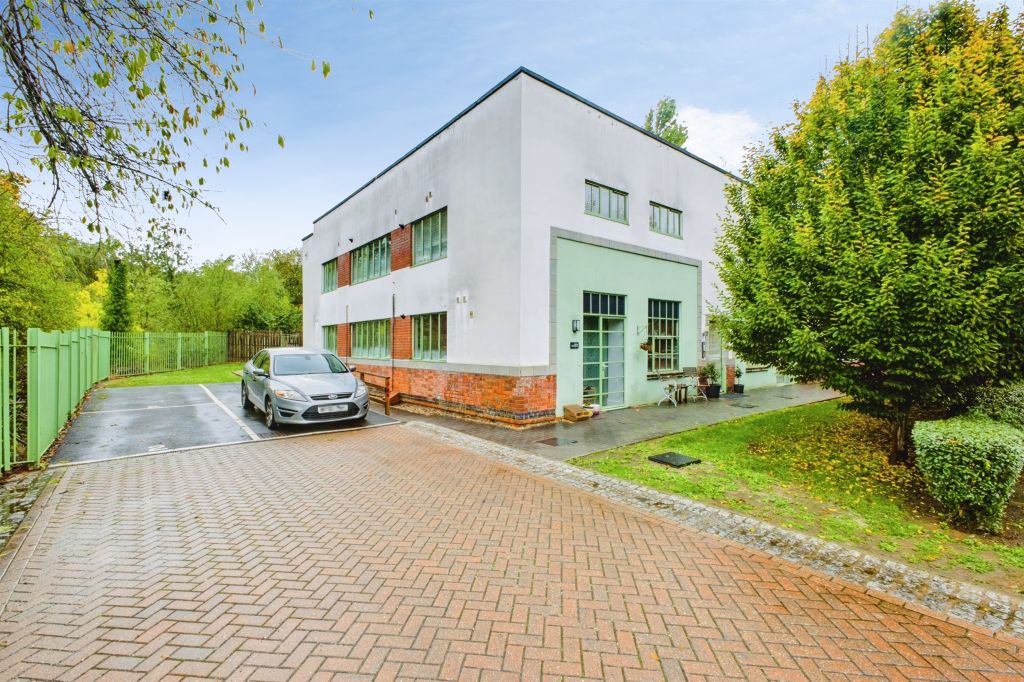 Property photo 1 of 12