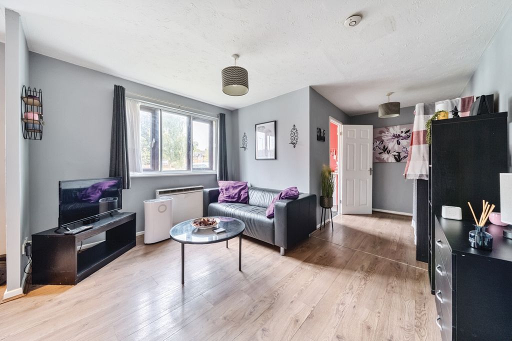 Property photo 3 of 8 Reception