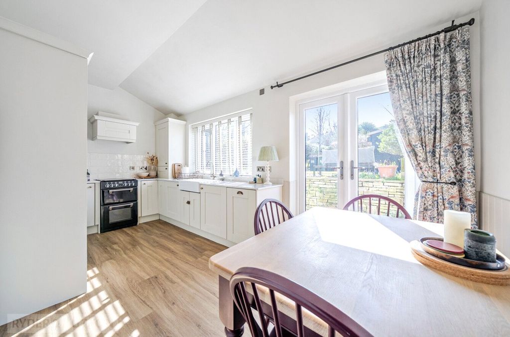 Property photo 2 of 16 Kitchen Diner