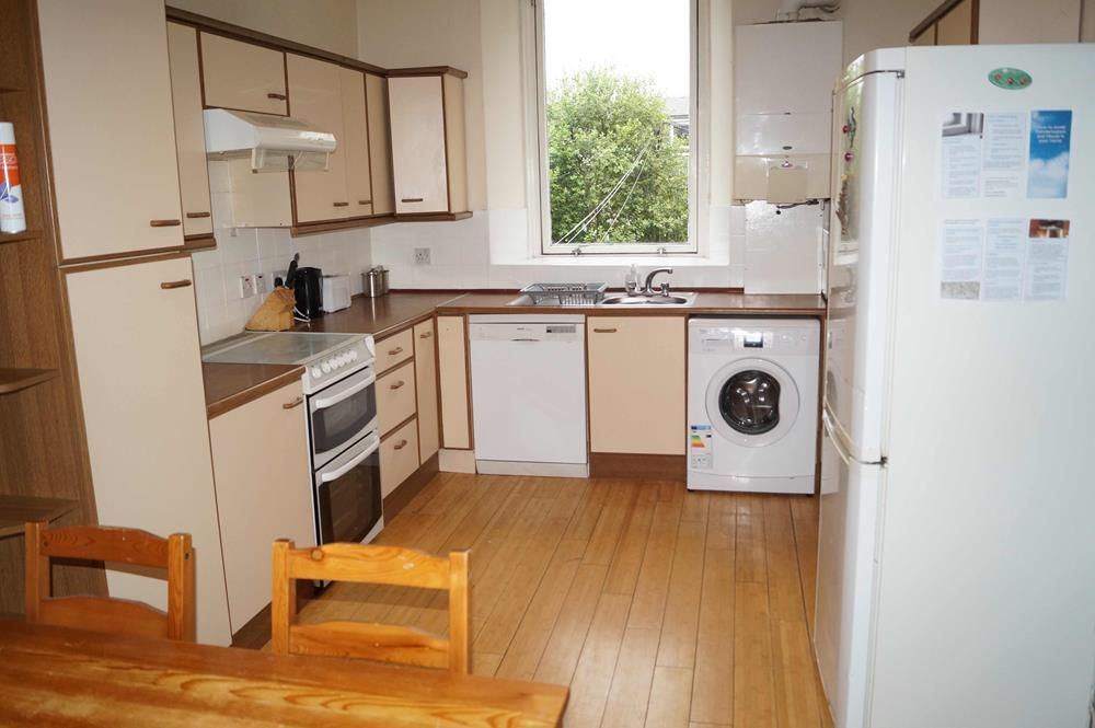 Property photo 2 of 8 Kitchen