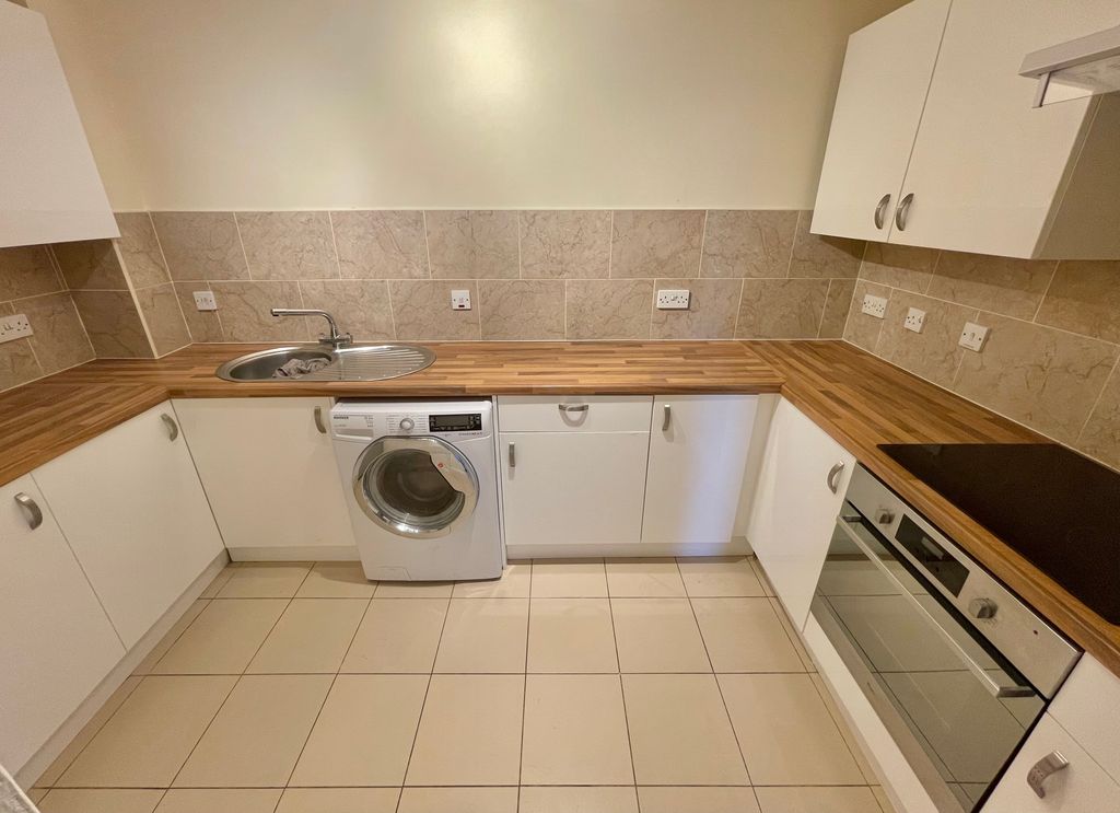 Property photo 3 of 8 Kitchen