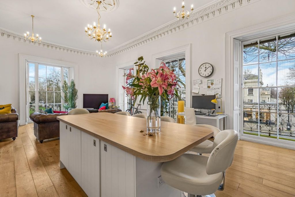 Property photo 2 of 12 Flat 1 99 Promenade-10.Jpg