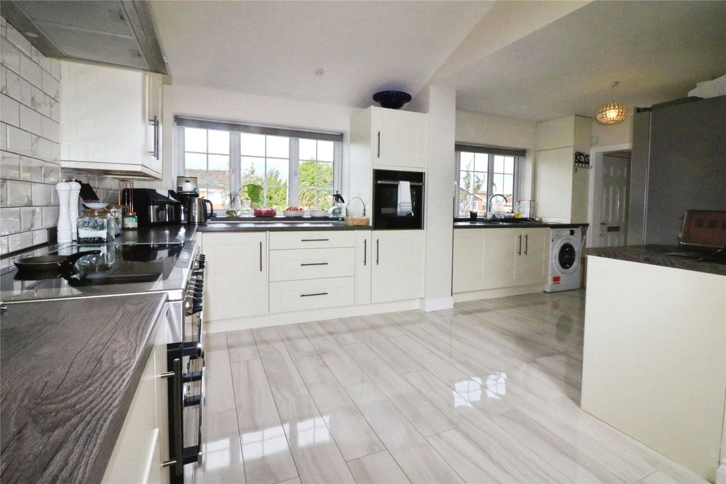 Property photo 2 of 22 Picture No. 29