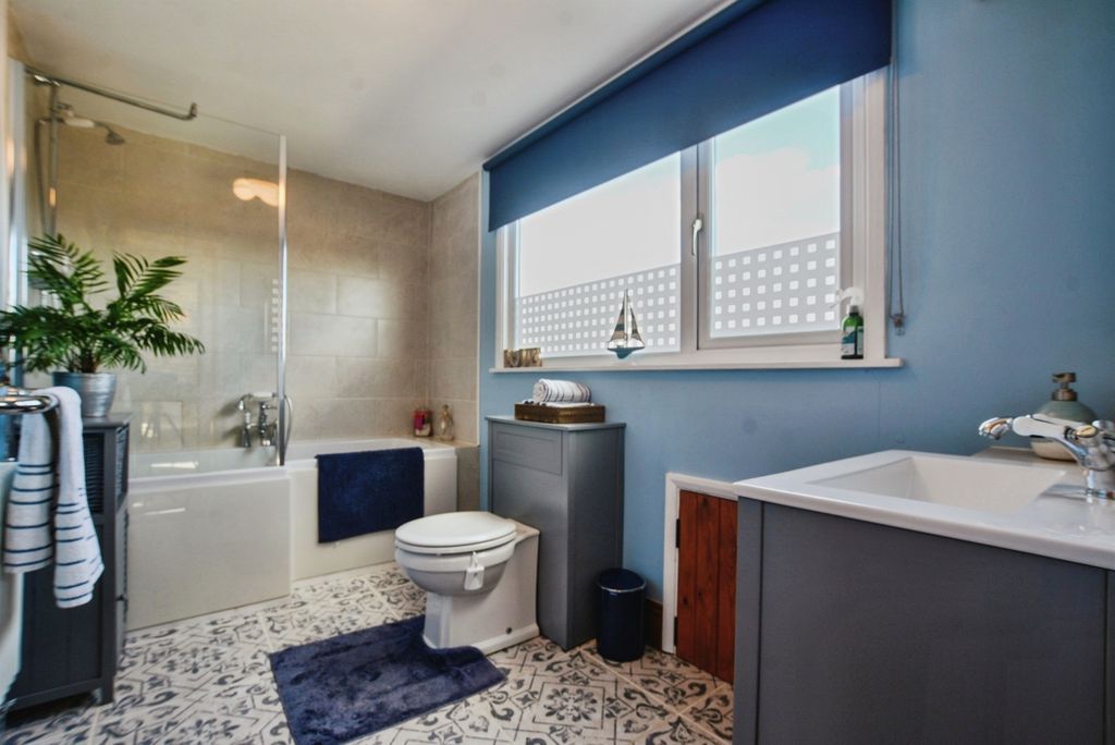 Property photo 3 of 25