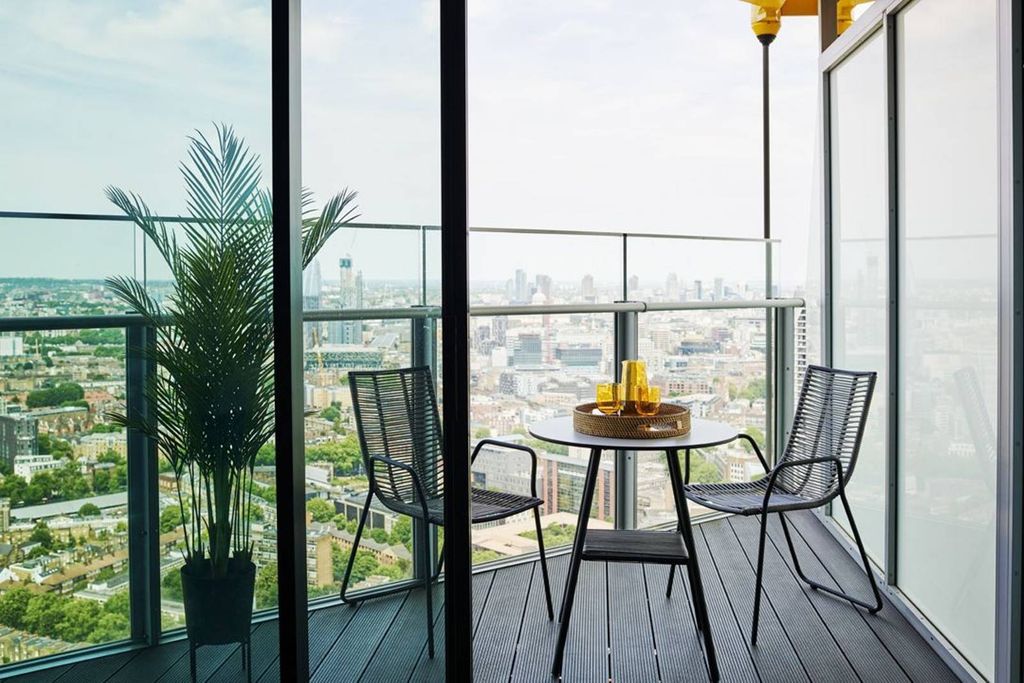 Property photo 2 of 33