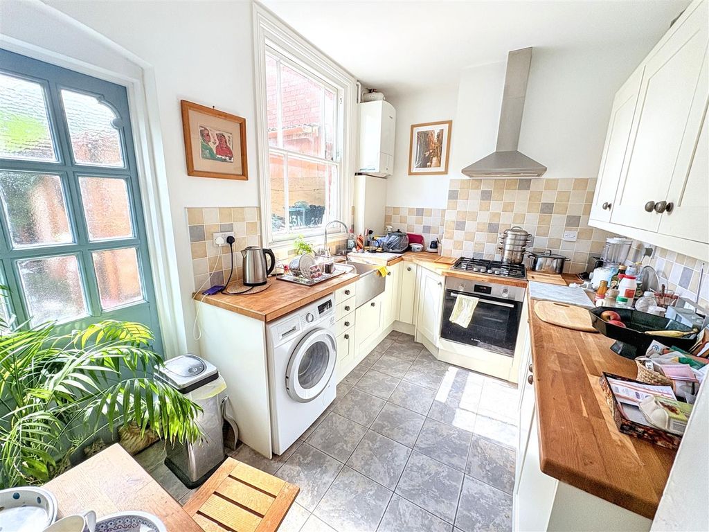 Property photo 2 of 19 Kitchen