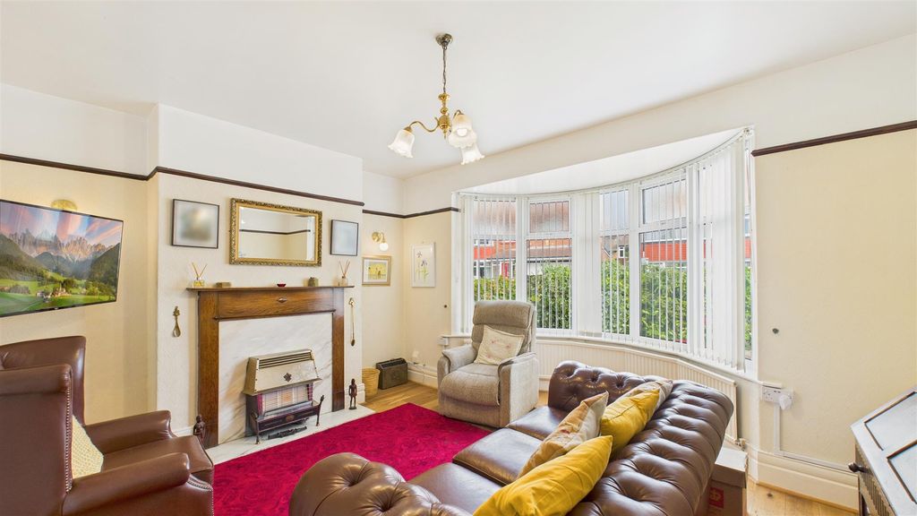 Property photo 2 of 21 Lounge