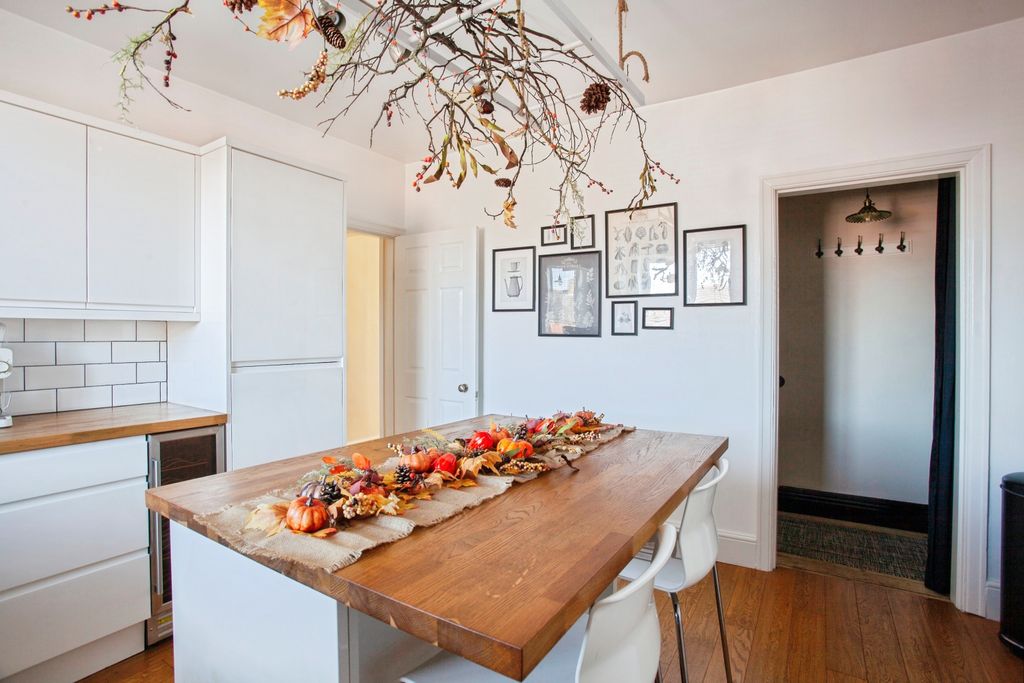 Property photo 3 of 20 Kitchen