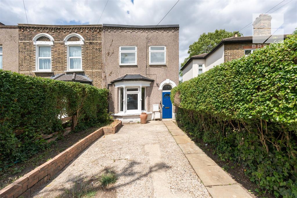 Property photo 1 of 20 74B Wallwood Road_0023.Jpg