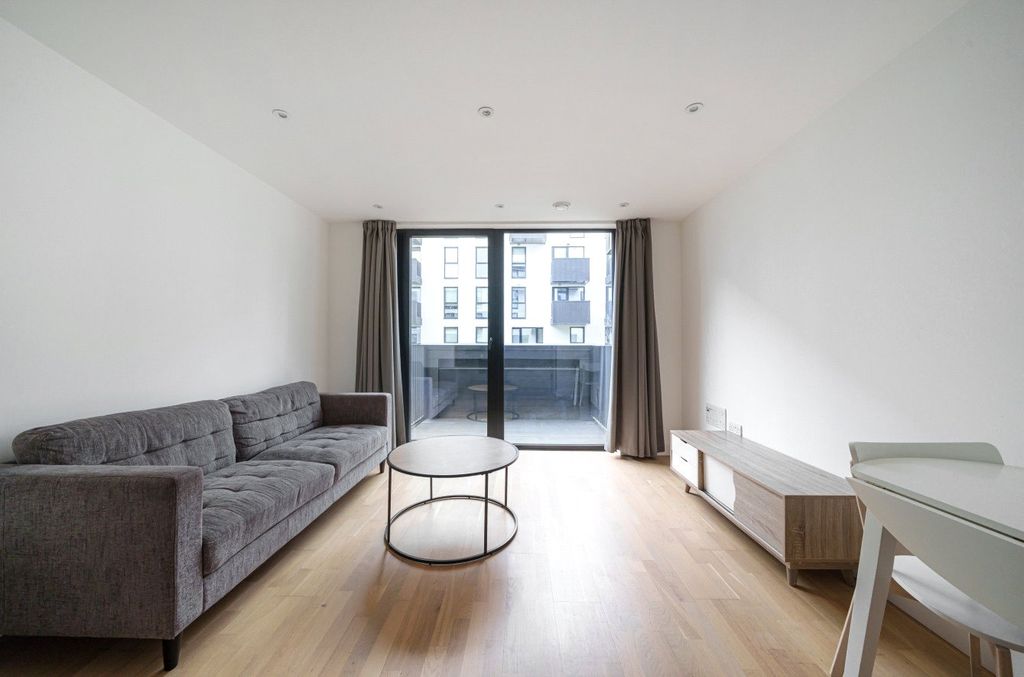 Property photo 2 of 16 Picture No. 12