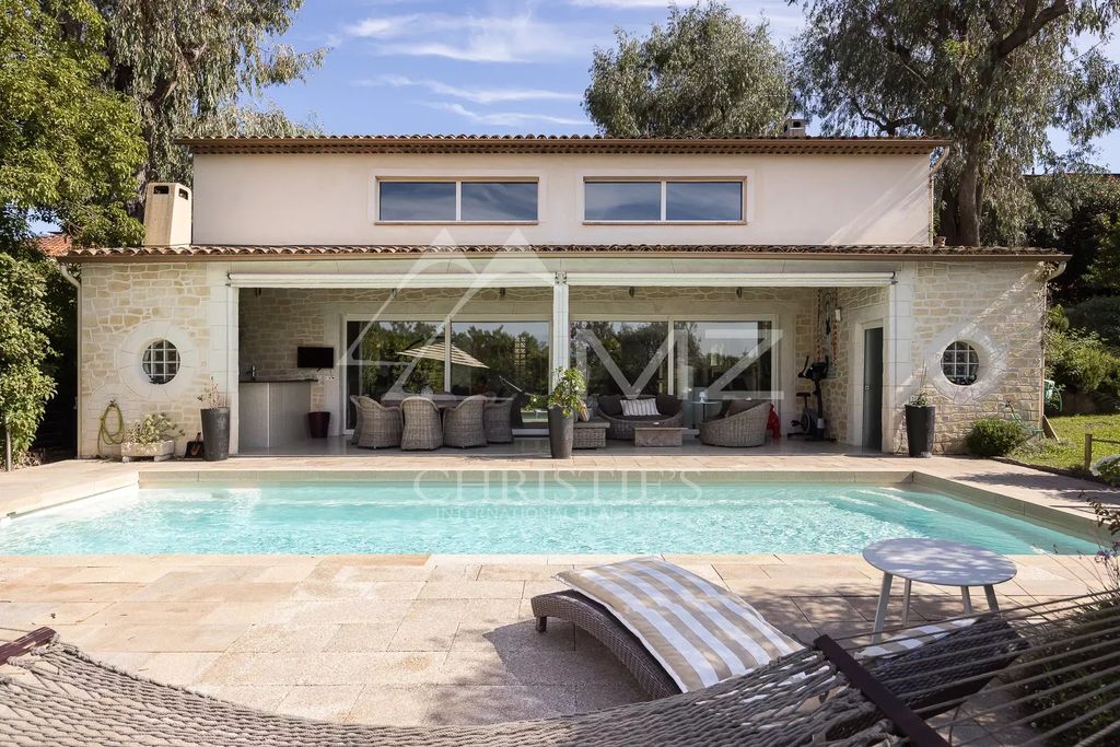 Property photo 2 of 8