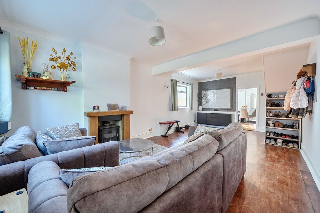 Property photo 2 of 16 Living/Sitting Room