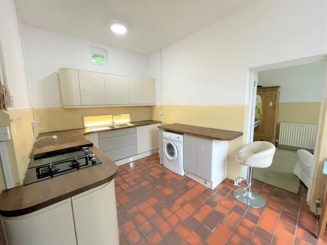 Property photo 2 of 5 Kitchen