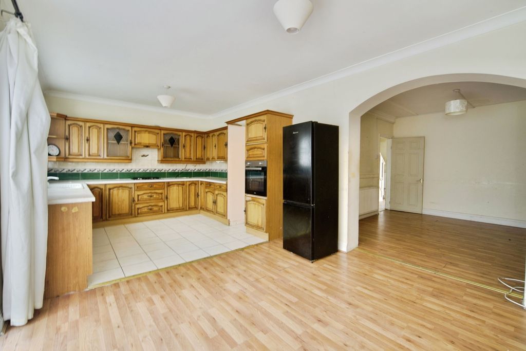 Property photo 2 of 17 Kitchen Diner