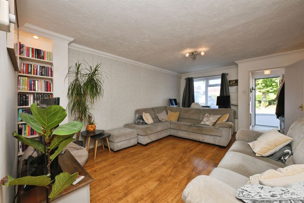 Property photo 3 of 21