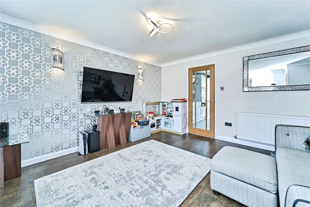 Property photo 2 of 22 Living Room