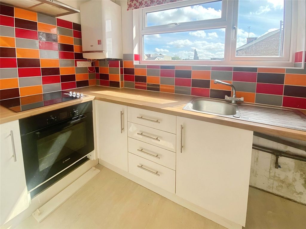 Property photo 2 of 7 Kitchen