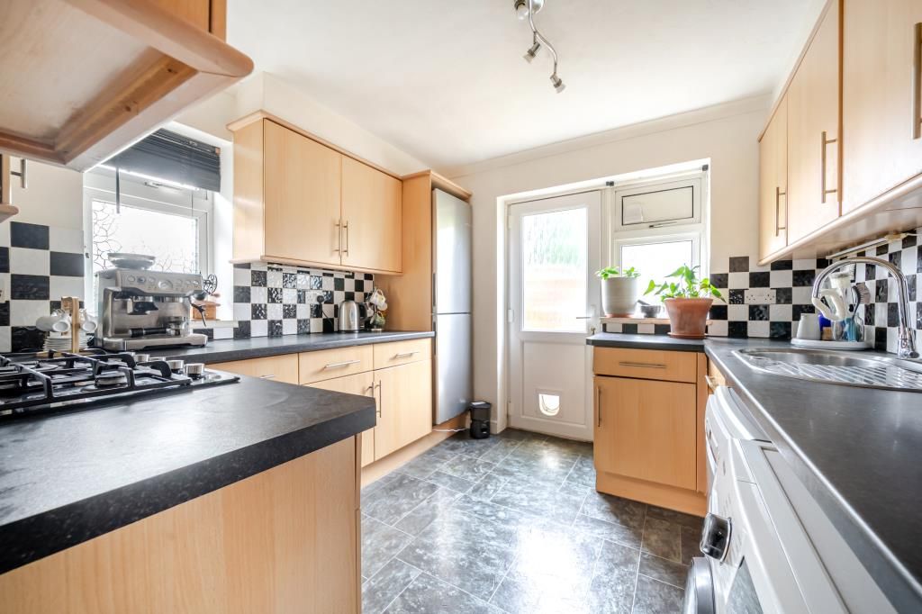 Property photo 2 of 19 Kitchen