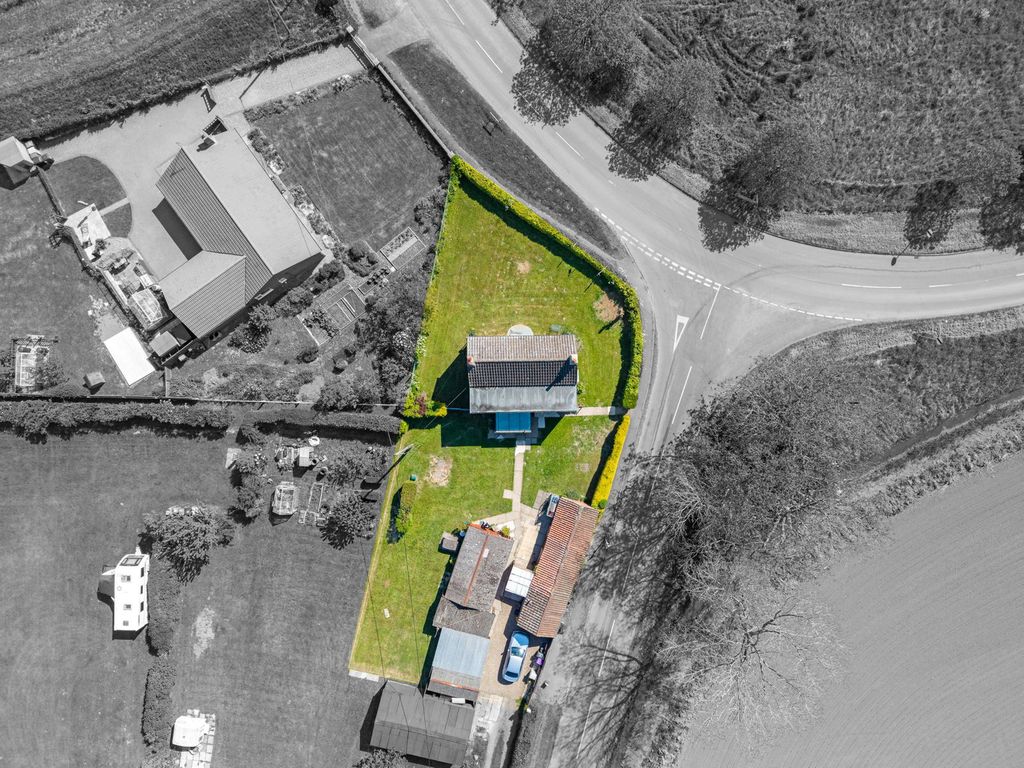 Property photo 2 of 31