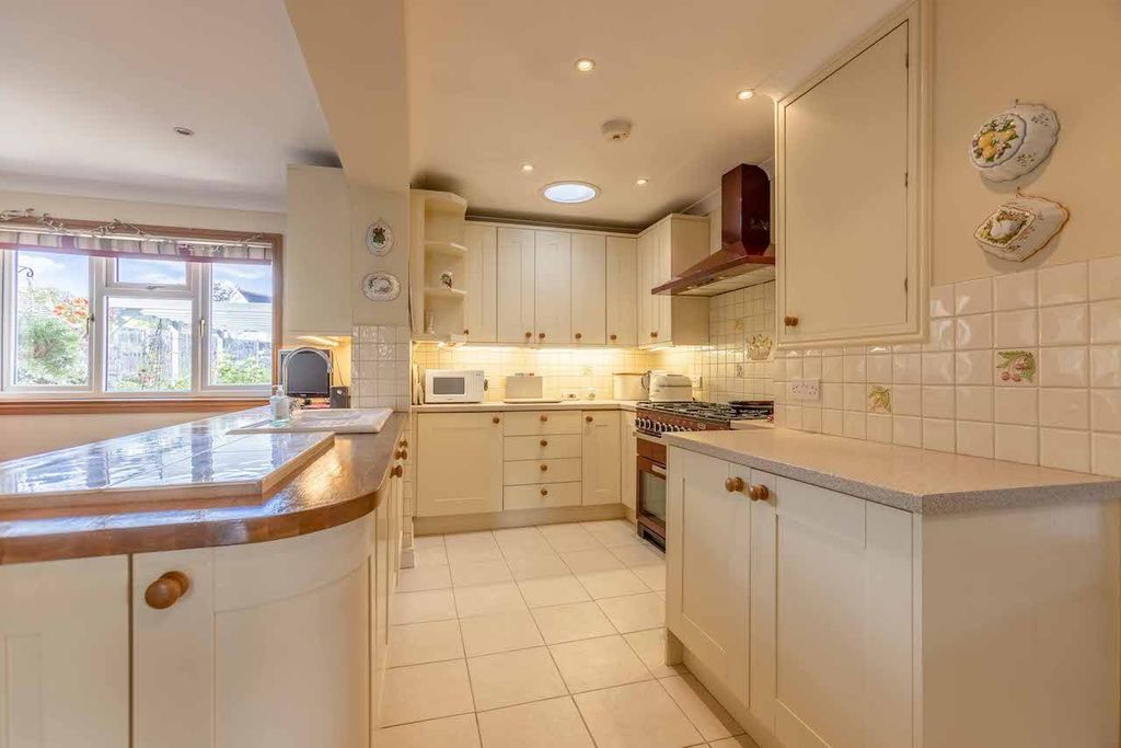 Property photo 2 of 31