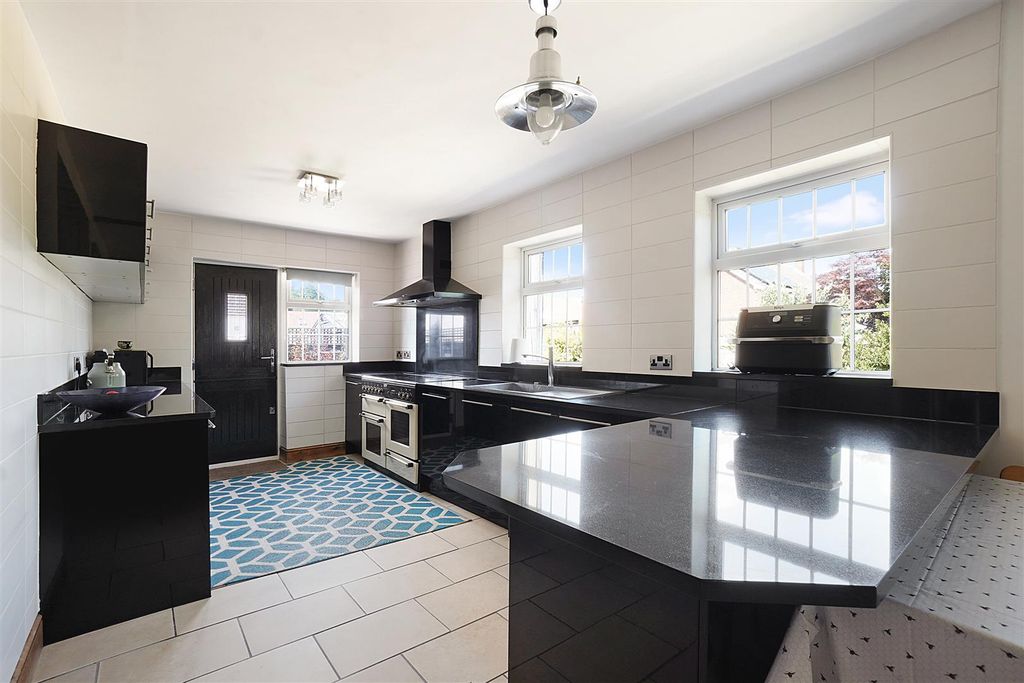 Property photo 3 of 42