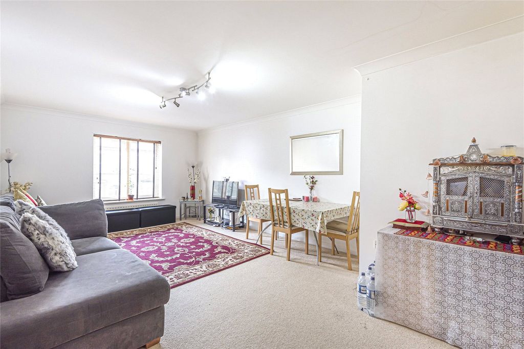 Property photo 2 of 6 Living/Dining Room