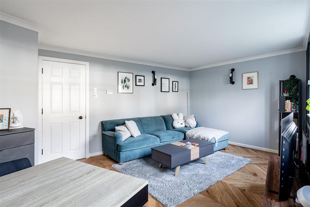 Property photo 3 of 11 Huntingdon Gardens-18.Jpg