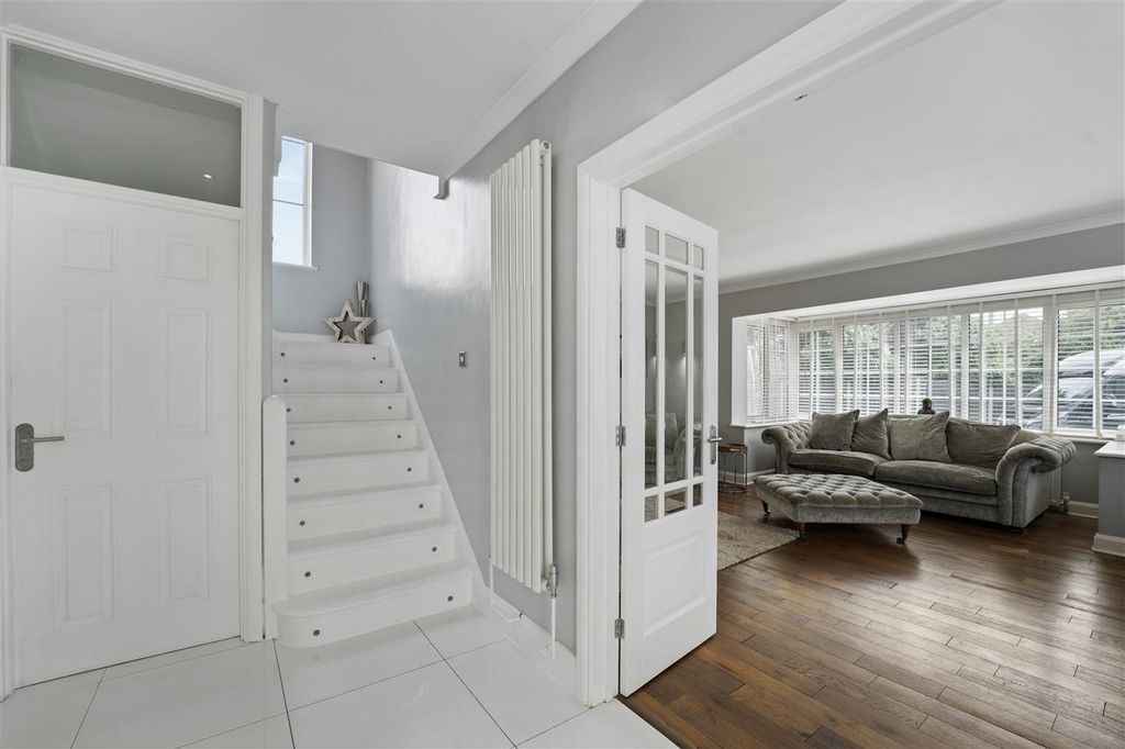 Property photo 3 of 33