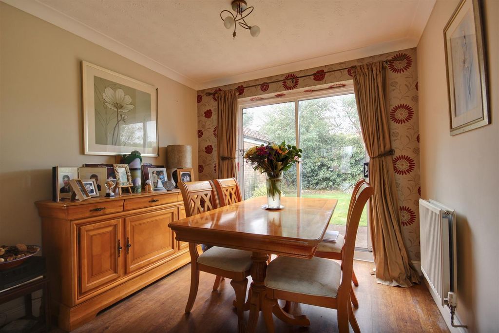 Property photo 3 of 18 Rowan Avenue (13).Jpg