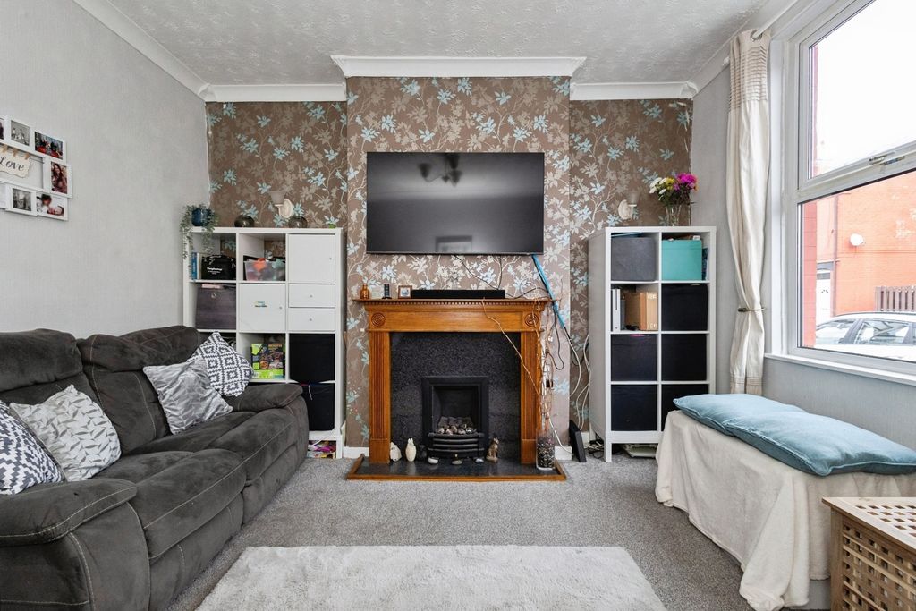 Property photo 2 of 17 Pbox-Img.Jpg