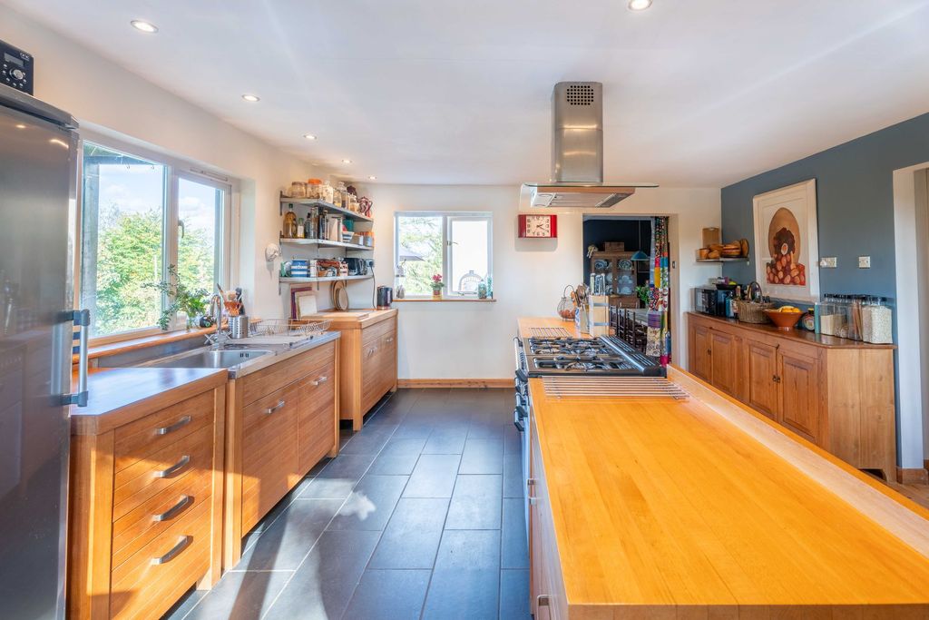 Property photo 2 of 61