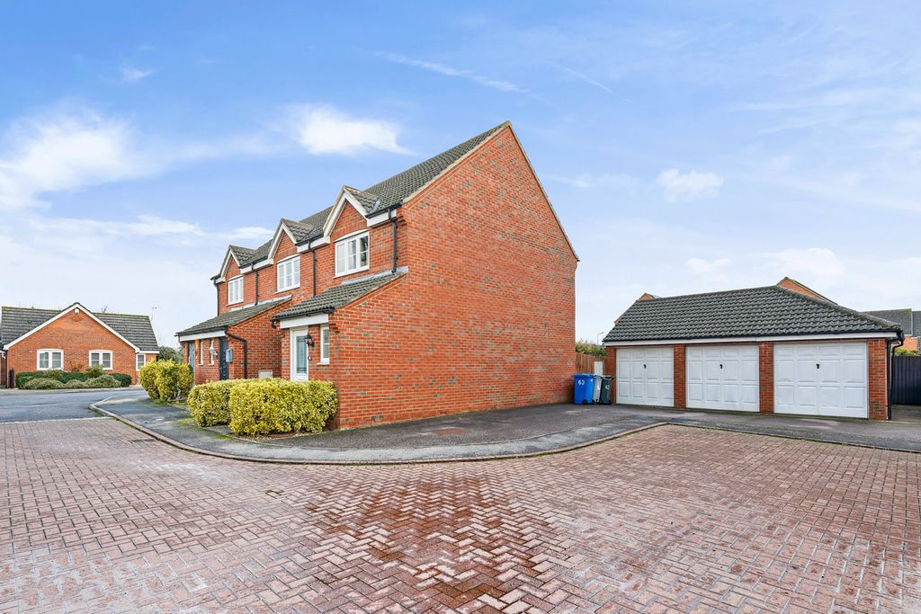 Property photo 2 of 27