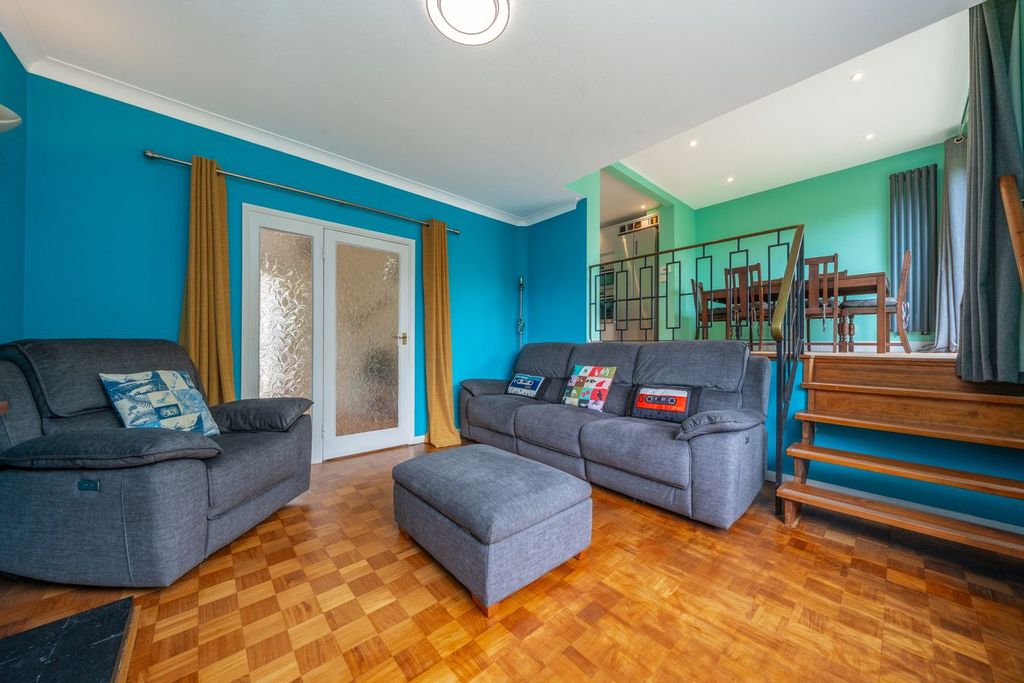 Property photo 3 of 12