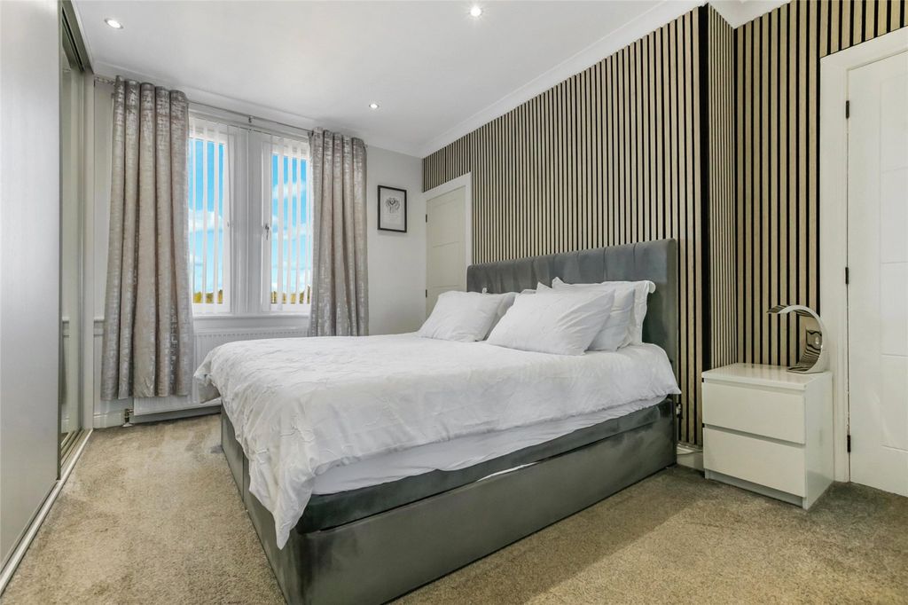 Property photo 2 of 21 Bedroom 1