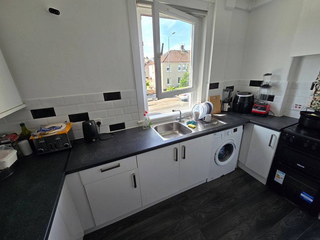 Property photo 3 of 11 3