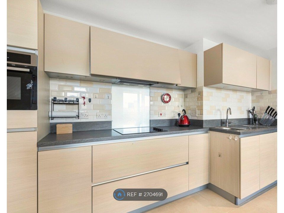 Property photo 3 of 10 Kitchenette