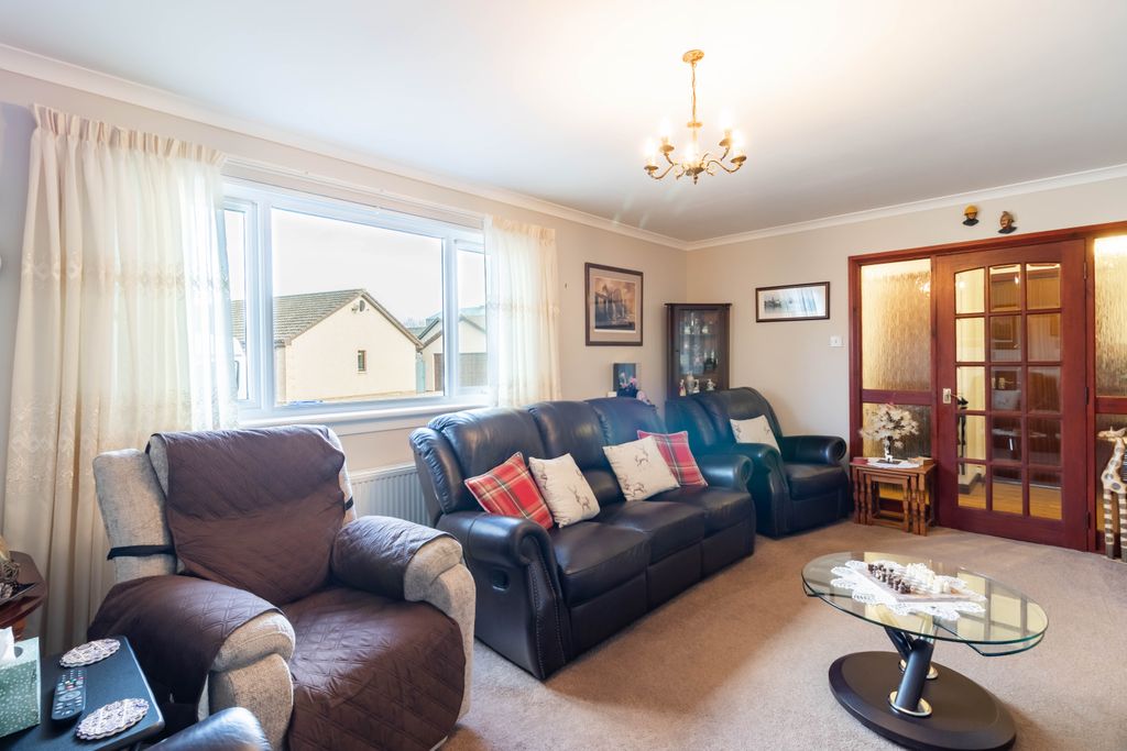 Property photo 2 of 24 Lounge