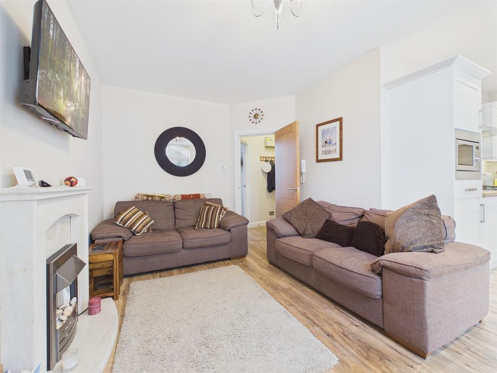 Property photo 3 of 10 Lounge Space