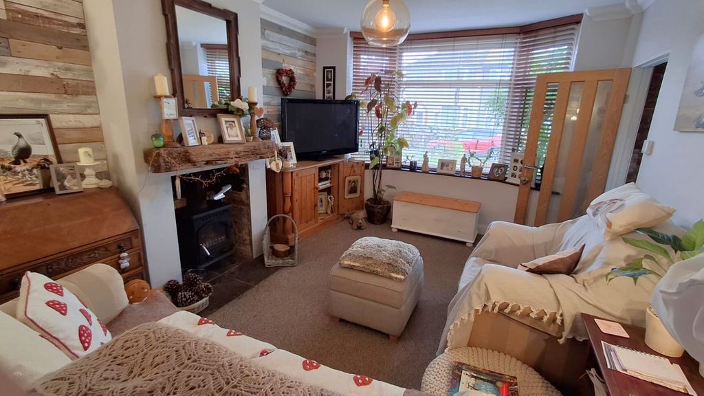 Property photo 2 of 11