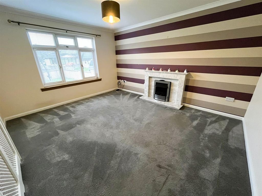 Property photo 2 of 18 Lounge