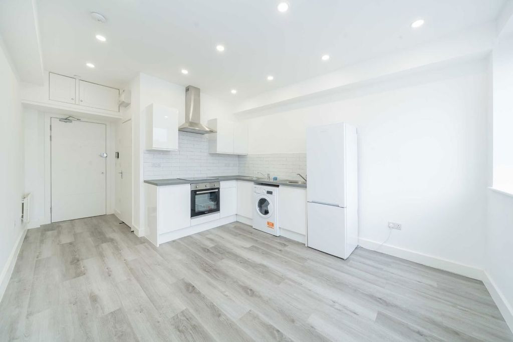 Property photo 1 of 3