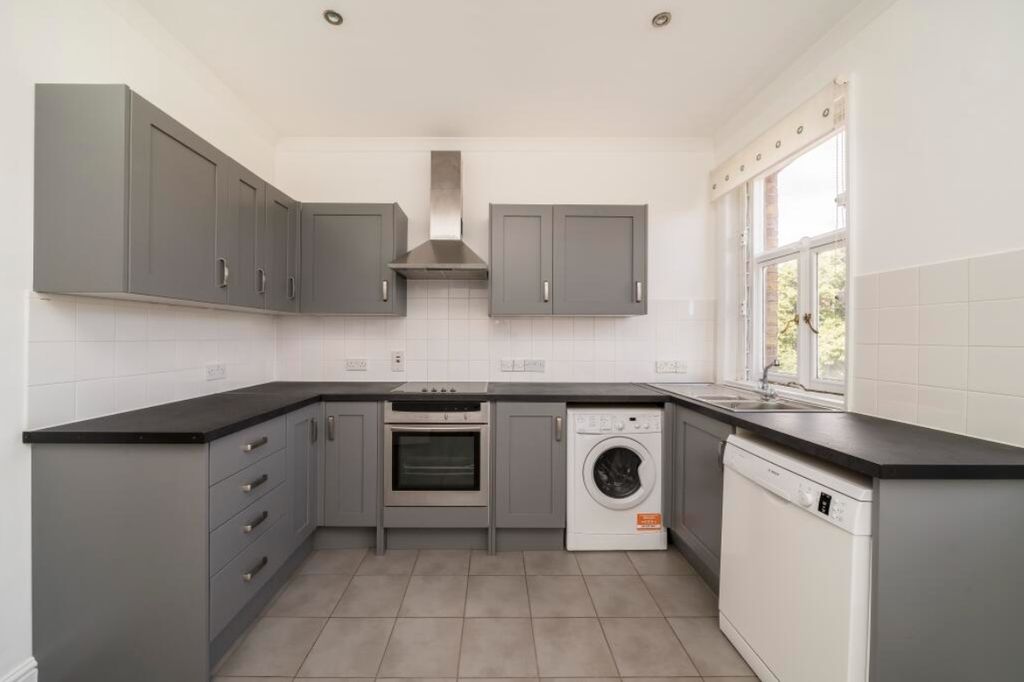 Property photo 3 of 6 Kitchen