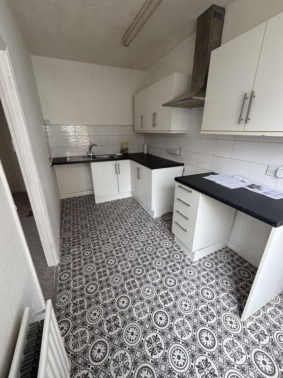 Property photo 2 of 8 Kitchen