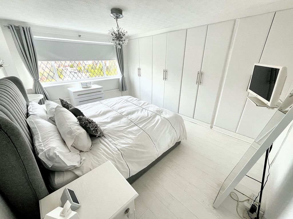 Property photo 1 of 32