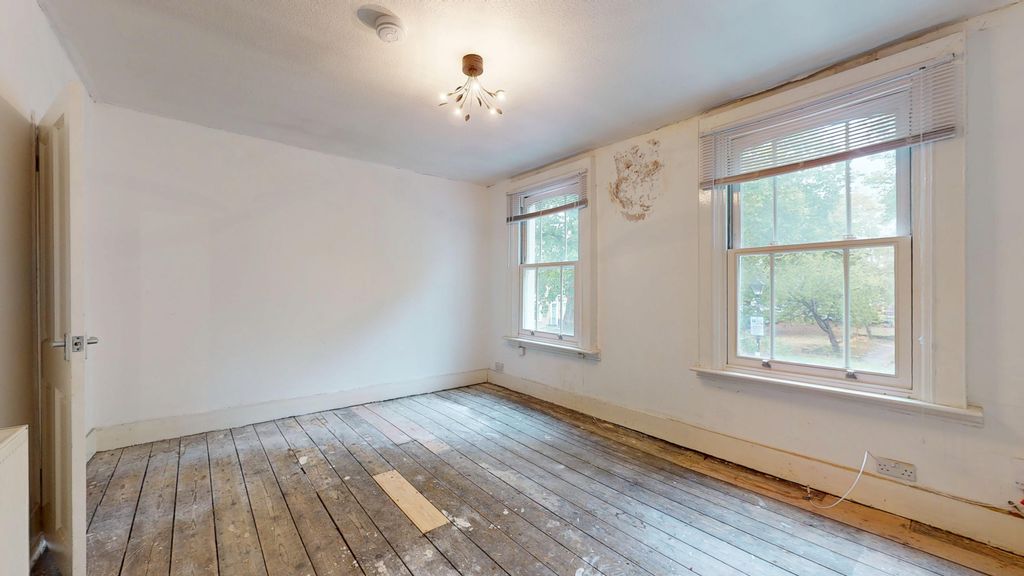 Property photo 3 of 16 15B Argyle Road, Mile End, London, E1 4Eq