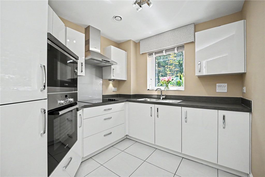 Property photo 2 of 15 Picture No. 04