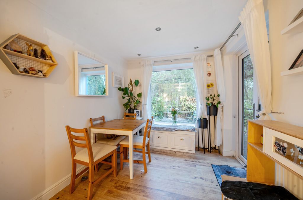 Property photo 3 of 16 1374005-11-691212...